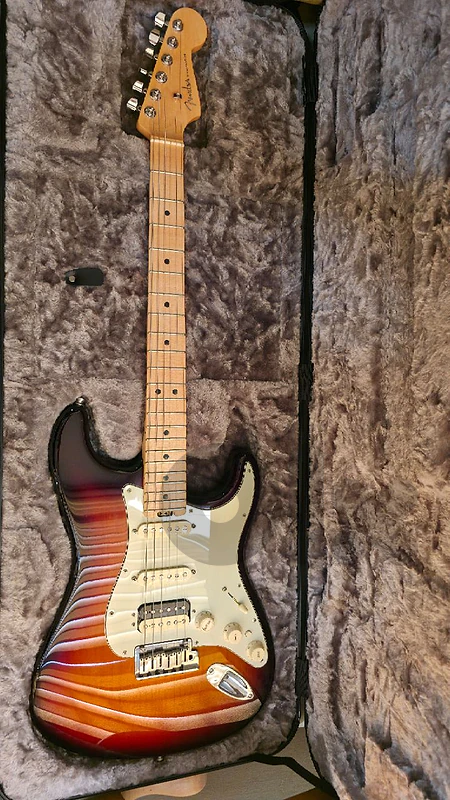 Fender American Elite Stratocaster HSS – 3-Color Sunburst – USA