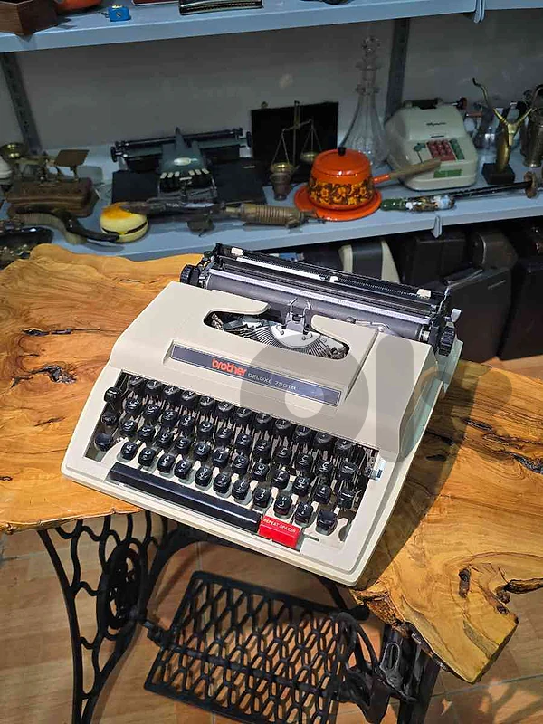 Vintage Brother Deluxe 750TR Arabic Keyboard  dactylo 
ألة كاتبة عربي دكتيلو