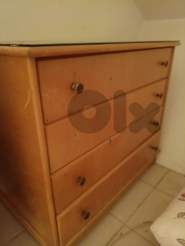 small dresser (comodina)