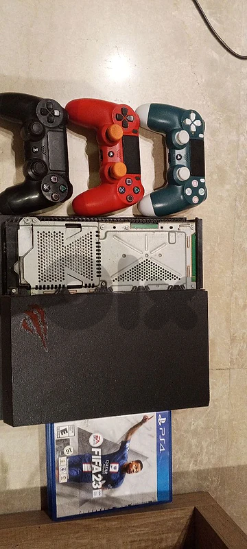 ps4 fat +1 original controller and 2 copy A controller+3 CD's 81084565