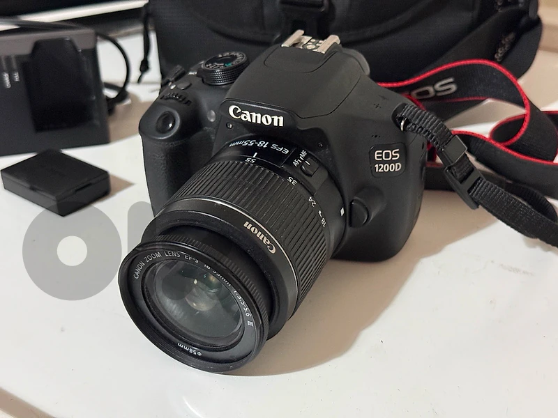 camera canon 1200D