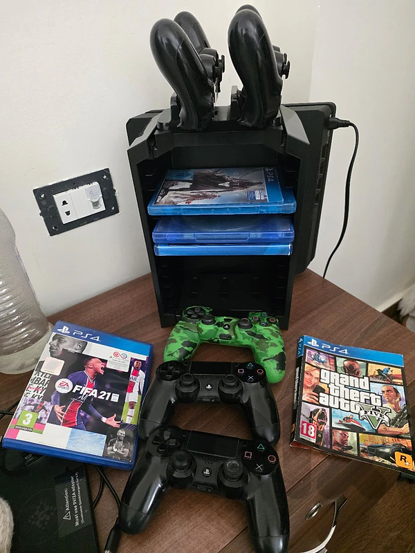 Ps4 used with cd and stand plus controller