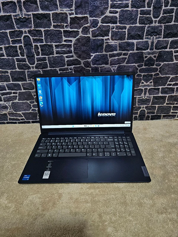 2025 - 24days only used - 16GB ram - touchscreen lenovo like new