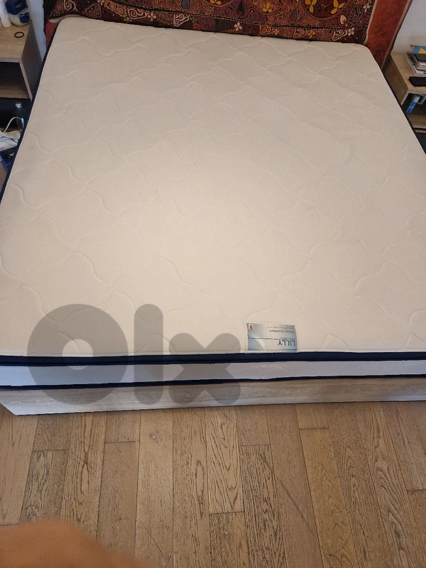 195 x 180 like new and very clean matress