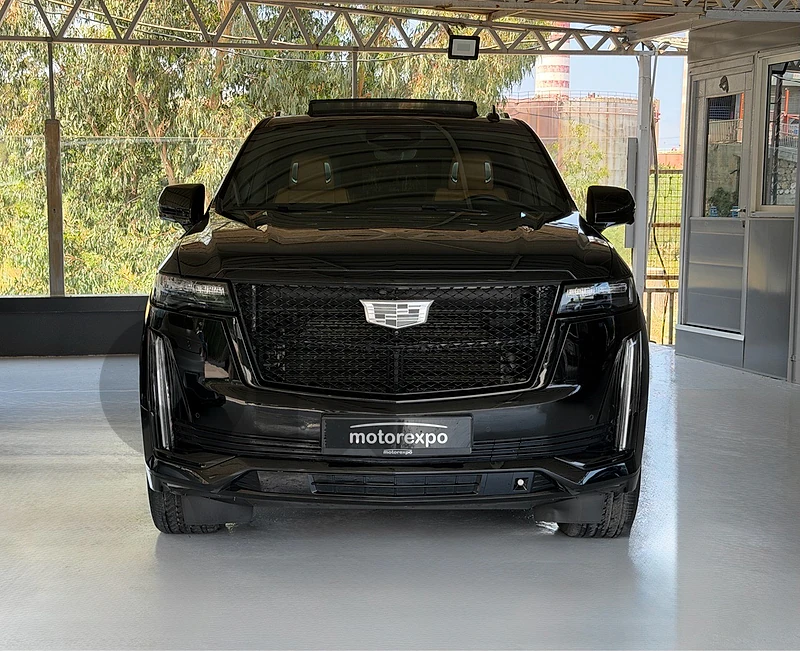 Cadillac Escalade Platinium 2022 ( 29,000 Km impex Under warranty )