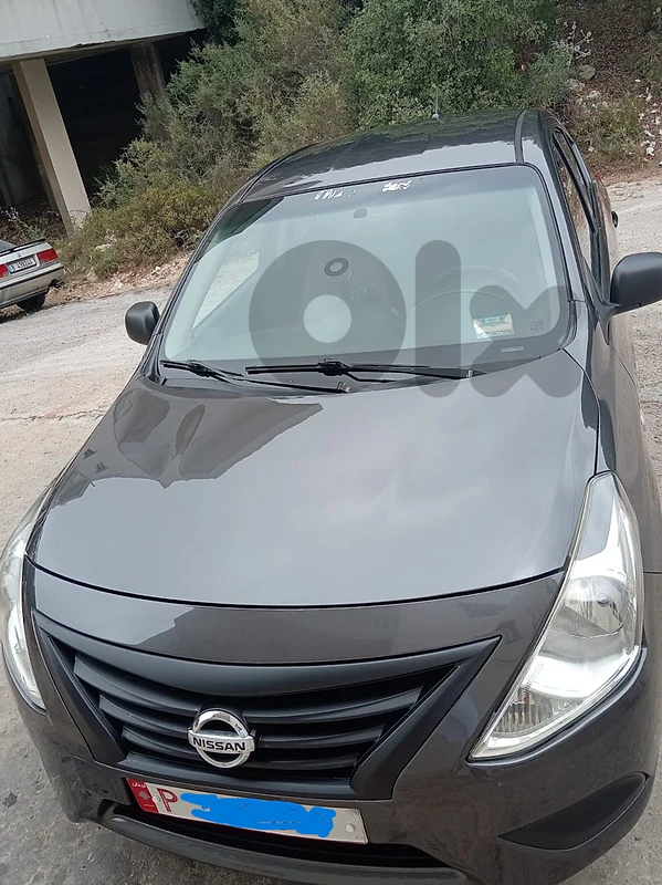 Red plate with car for rent