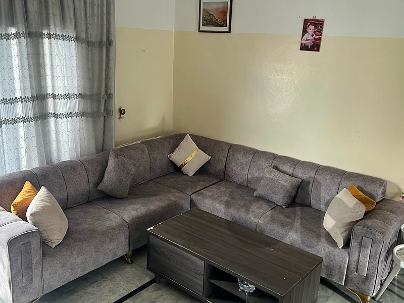 عفش بيت شبه كامل للبيع باسرع وقت بداعي سفر سعر منهي 1100$