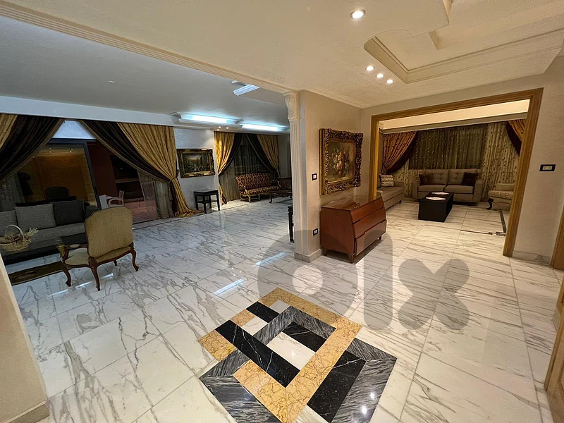Apartment in a strategic location for sale in Ramlet el Bayda