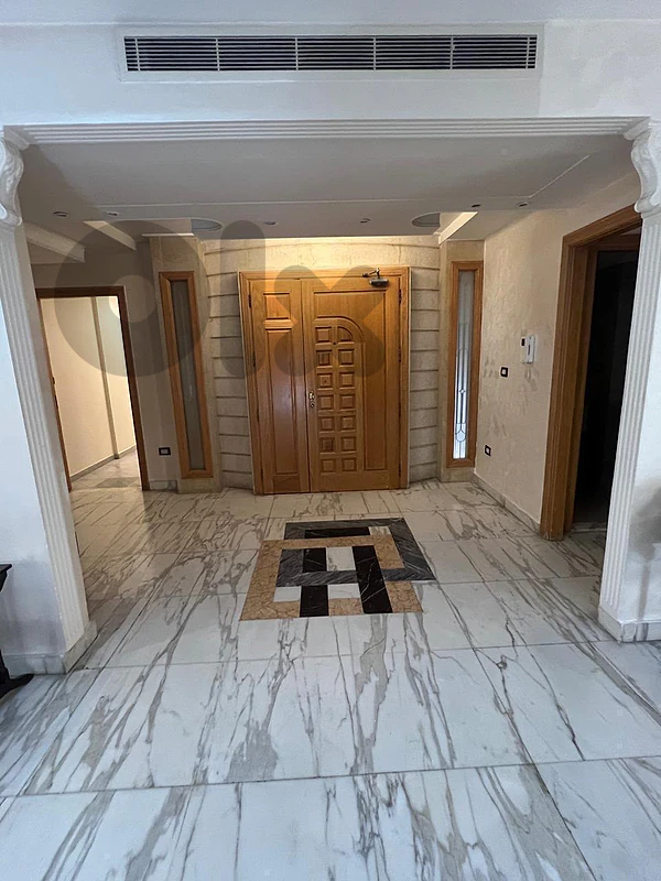 Apartment in a strategic location for rent in Ramlet el Bayda