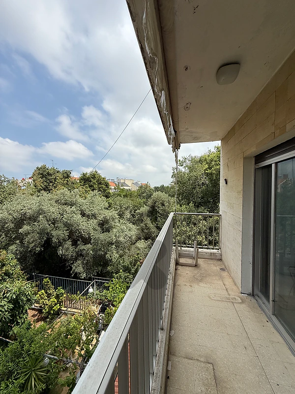 Spacious Apartment with Terrace for sale in Bayyada.