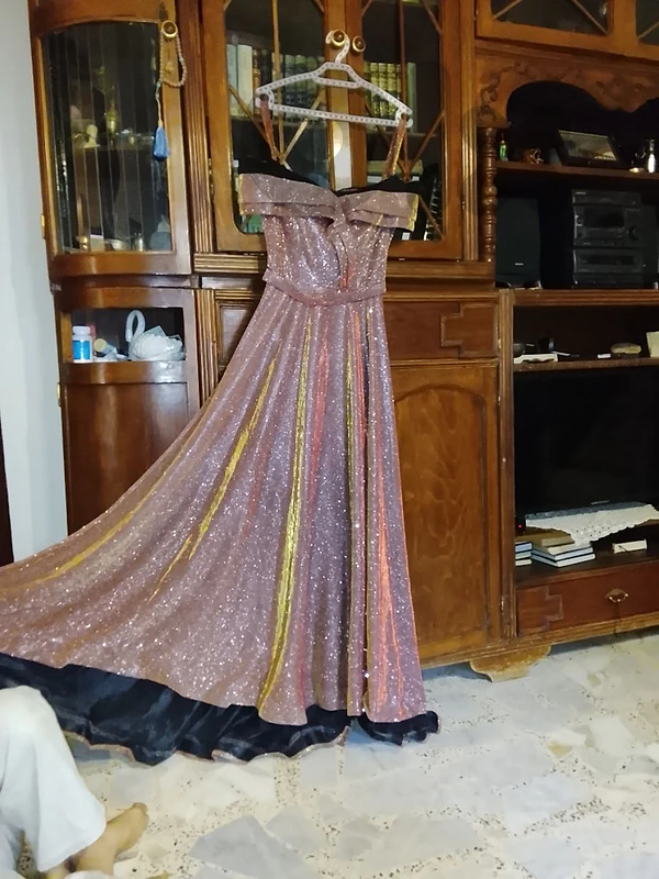 فستان خطوبة او تخرج