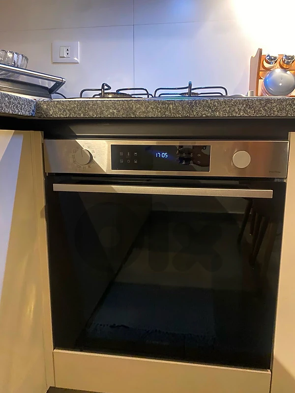 oven , stove top and hood