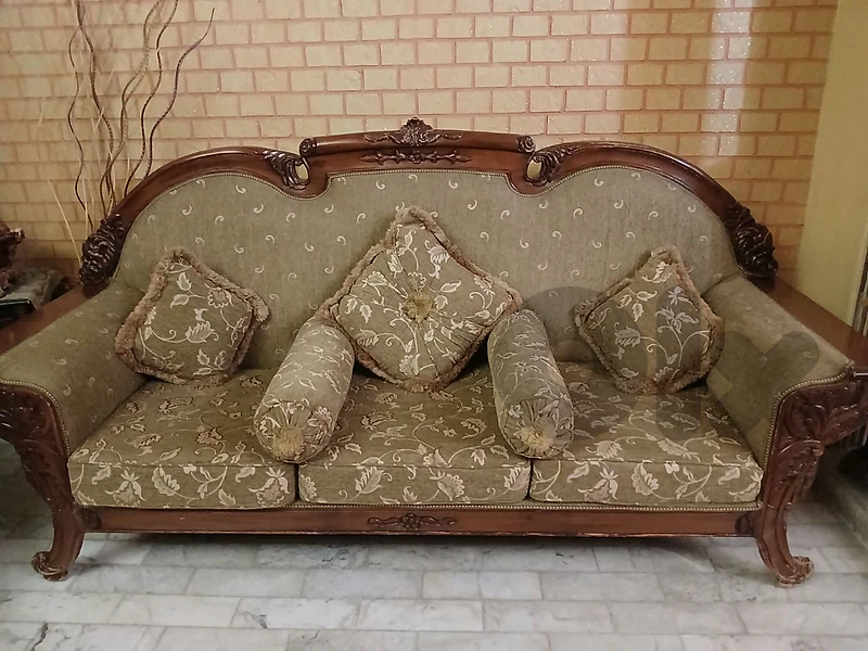 صالون ٤ قطع وغرفة جلوس ٤ قطع .كترمايا اقليم الخروب .03042491