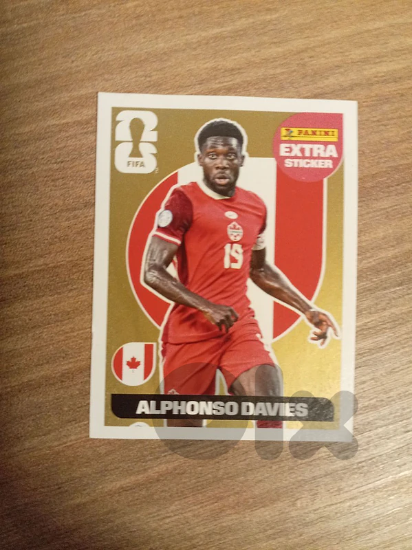 alphonso Davies extra gold sticker panini