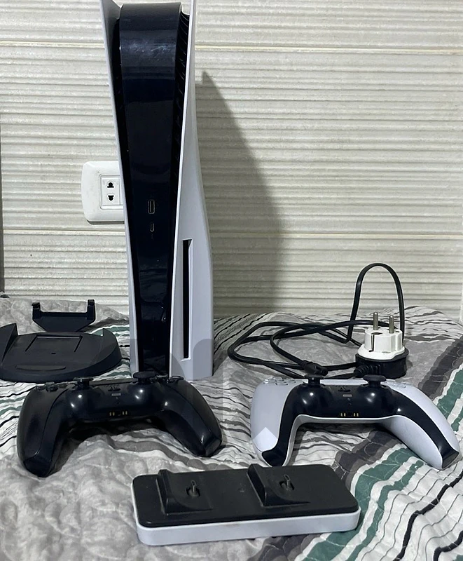 ps 5 and to controles orngnal