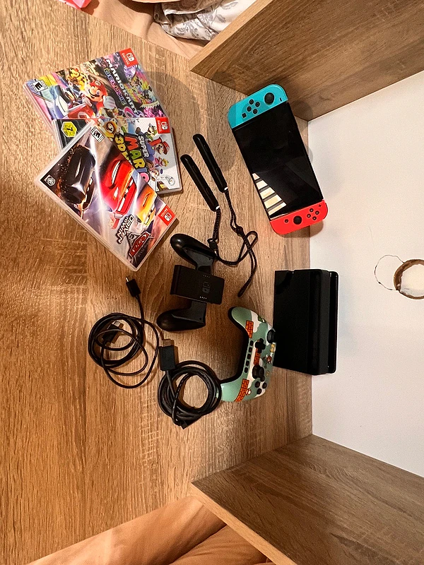 nintendo swich oled with 3cds and one controller