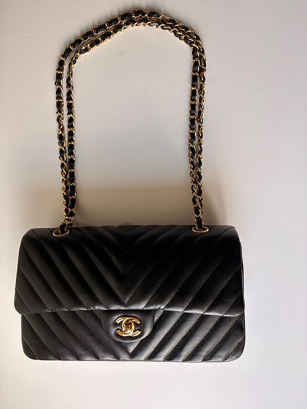 Imitation - Chanel Medium Classic Flap Chevron Black