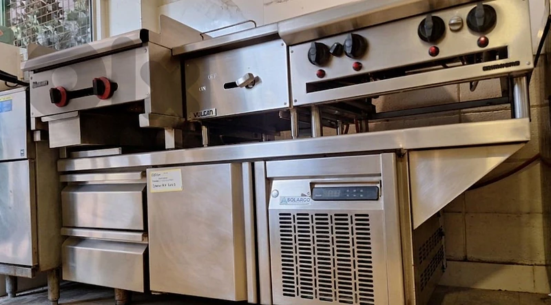 Kitchen / Restaurant Equipment -  عدة مطعم شيلة وحدة