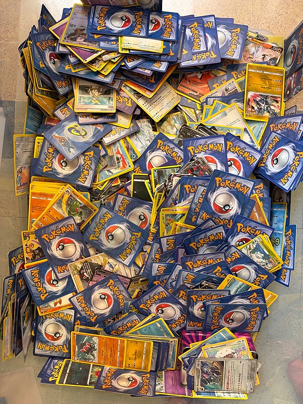 1,000+ Pokémon Cards – Make an Offer