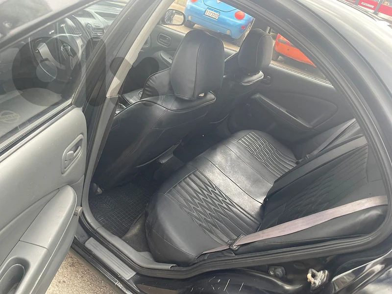 Nissan Sunny 2010