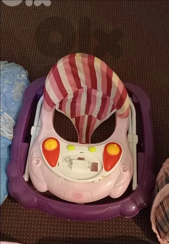 سيارة لعبي ومارش بيبي