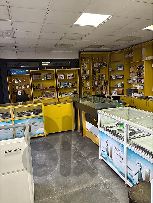 ستاندات للعرض مع المحل كامل (هواتف و اكسسوار…)