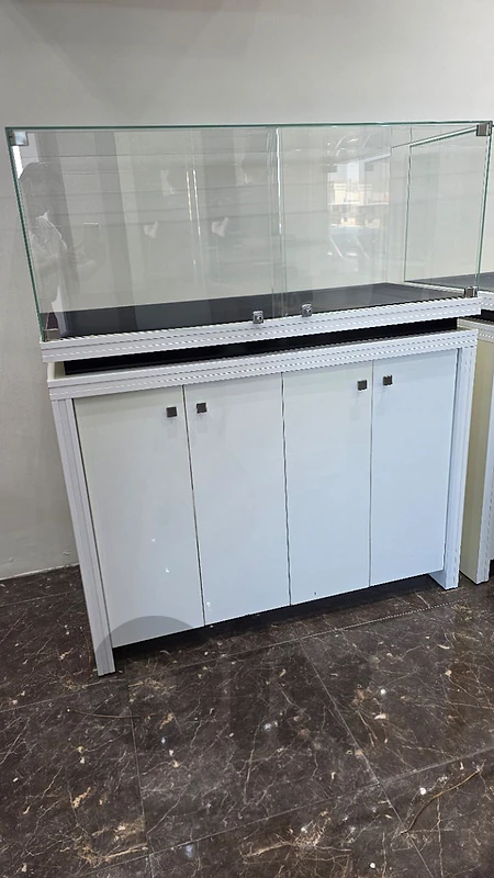 display cabinet