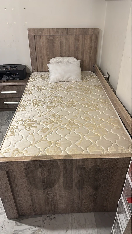 2 Single Beds with Mattresses