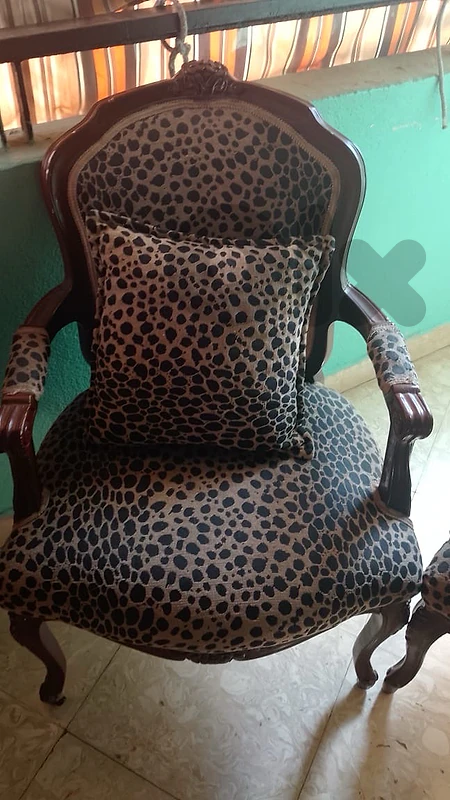 ٤ كنبايات بحالة جيدة