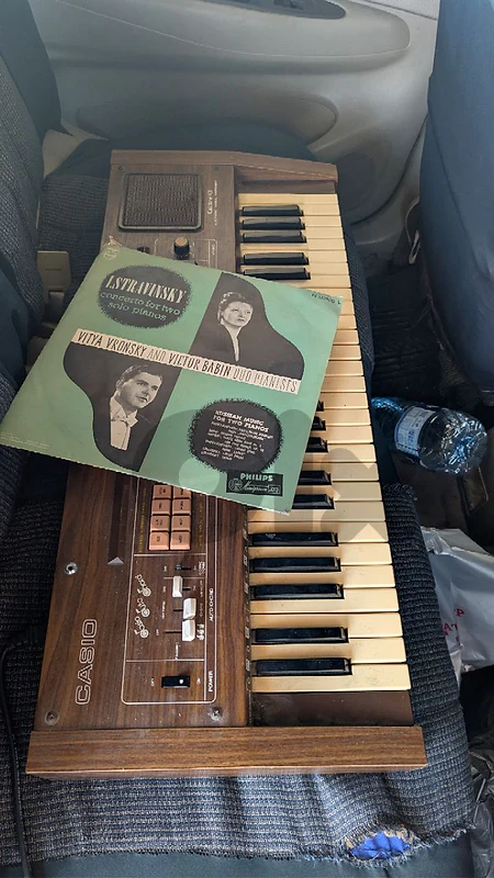 vintage Casio casiotone 401 made in Japan with free vinyl and stand