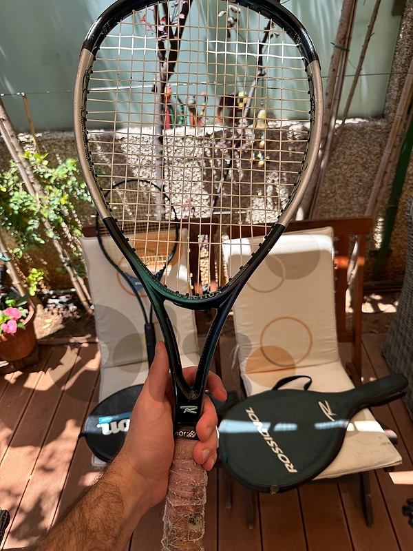 Tennis racket rossignol
