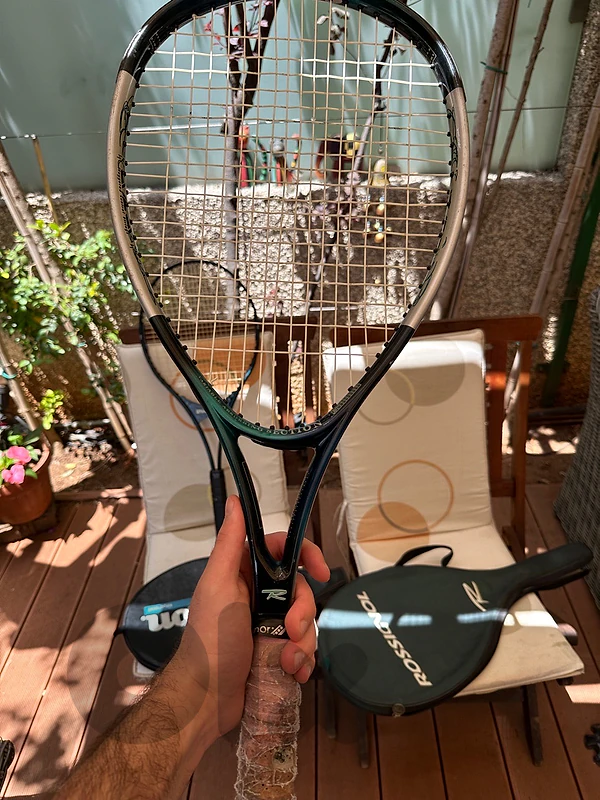 Tennis racket rossignol
