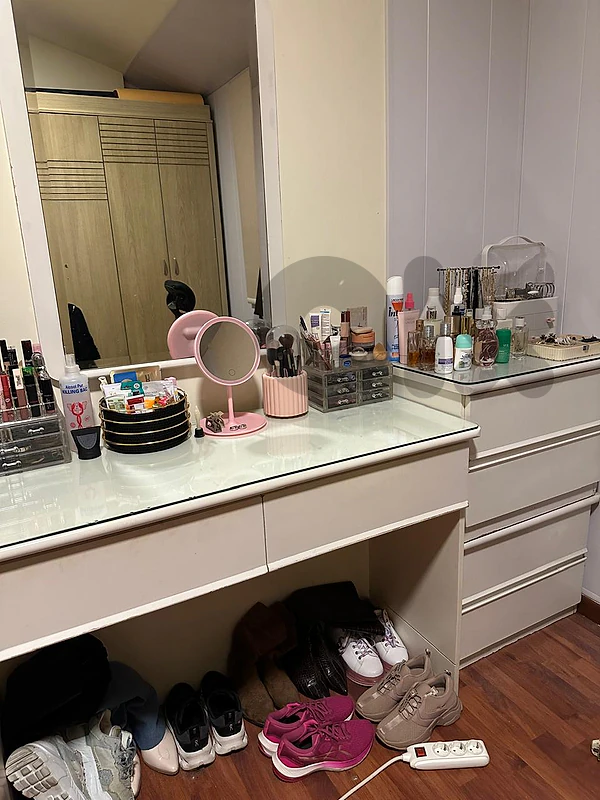 كومودينتيت وتواليت x2 commode and 1 toilette