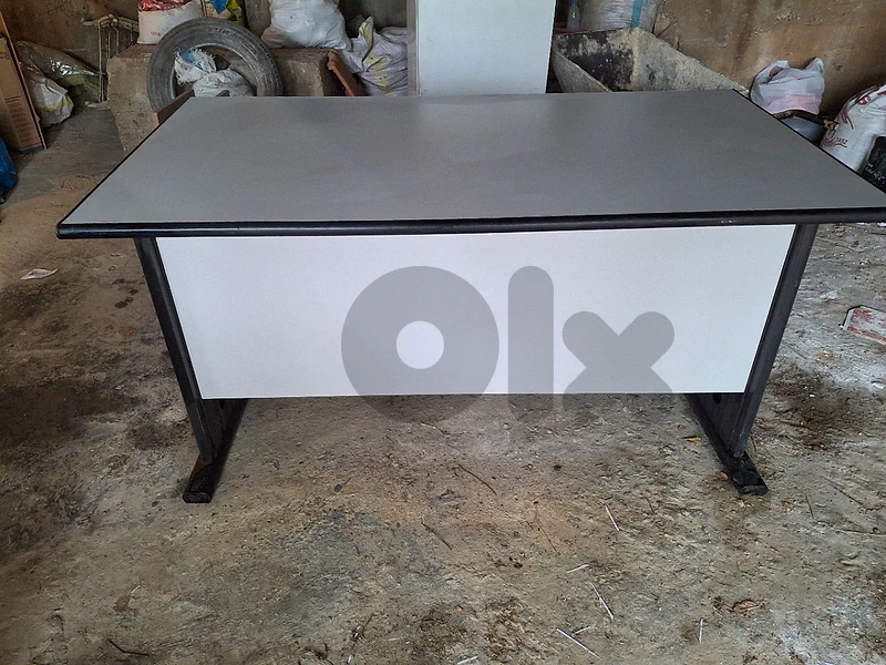 OFFICE DESK & EXECUTIVE CHAIR