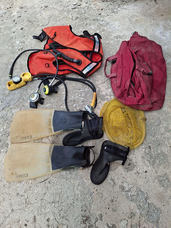 SCUBA DIVING EQUIPMENT