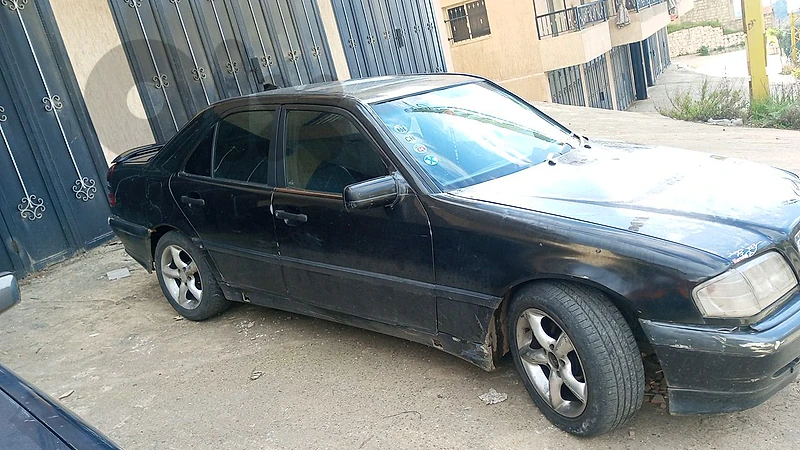مرسيدس بنز 240/260/280 1995 سيارة موتير مازوت انقاض