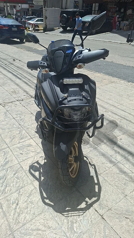 zr 2025 like new