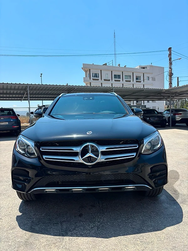 Mercedes Glc 300 4matic AMG package 2019 Clean carfax