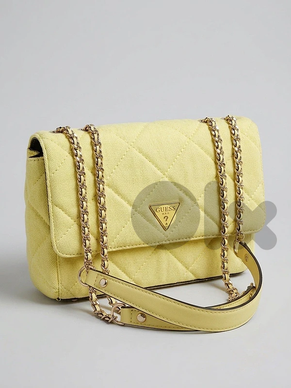 شنطة كتف GUESS أصلية لون (Pastel Yellow Quilted Bag) - راقية ومميزة