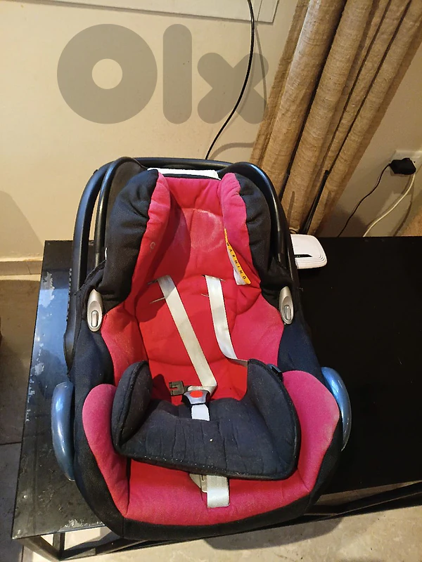 car seat for baby maxi cosi brand only 15 dolar