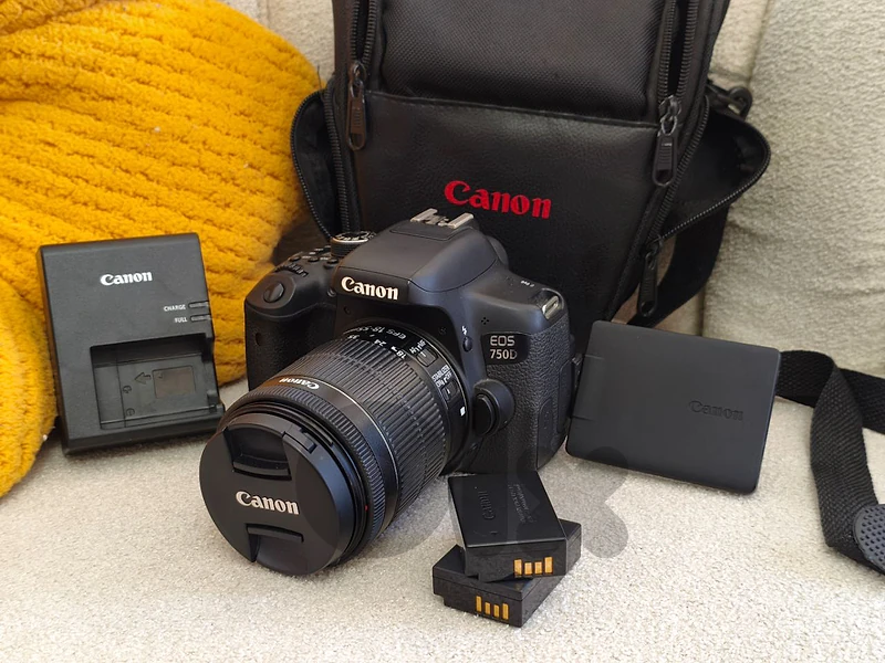 Canon EOS 750D