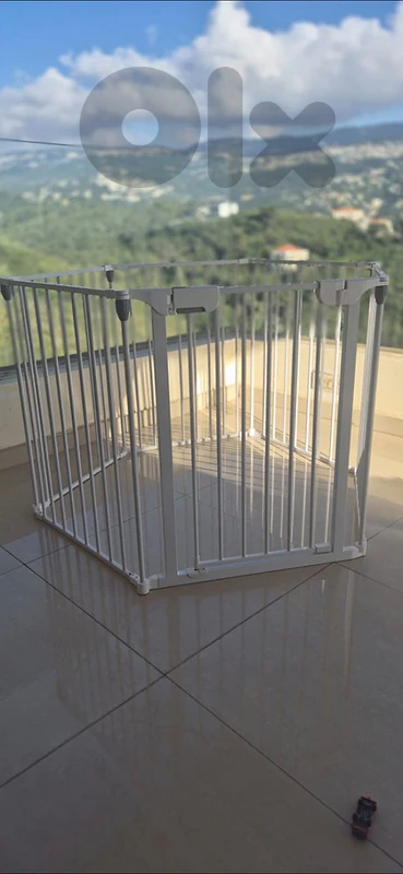 Baby playpen metal.