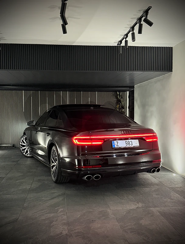 2020 Audi S8 Performance Carbon Edition “Kettaneh” Source&Service 18,000 Km