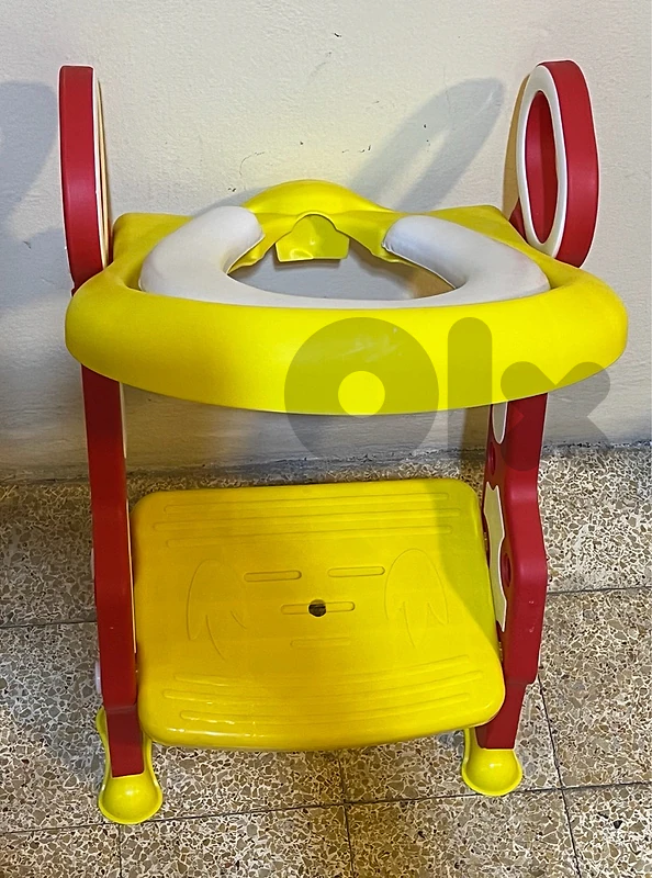 Potty trainer chair seat with step ladder used like new  12 $ 03723895