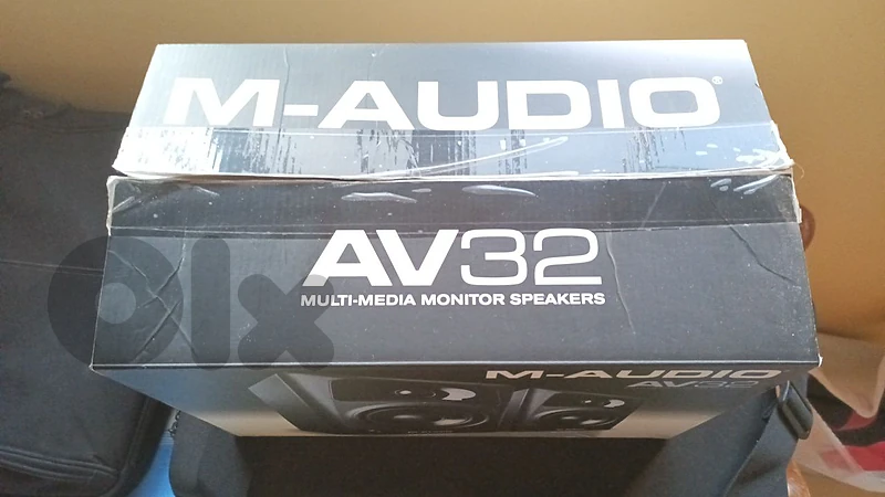 Traktor Kontrol S2MK3 DJ Controller - M-Audio AV32 - Magma Case