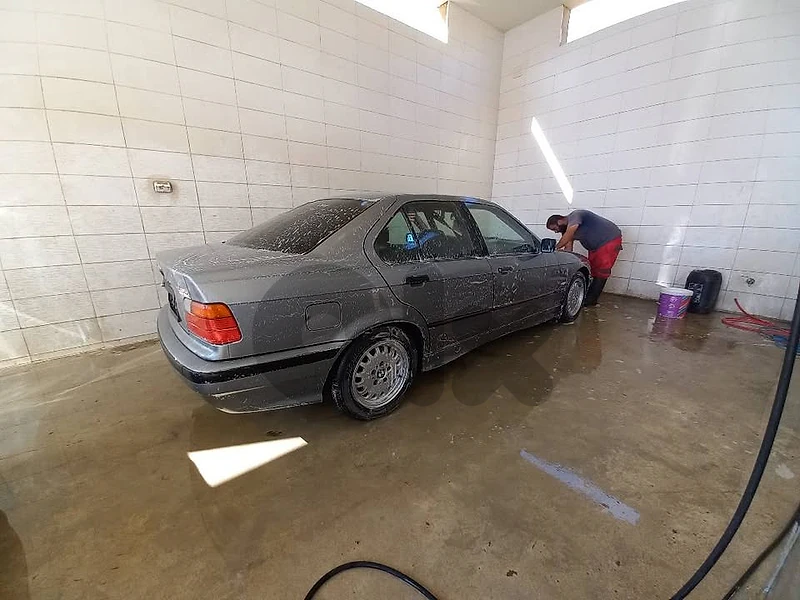 BMW 320i 1992