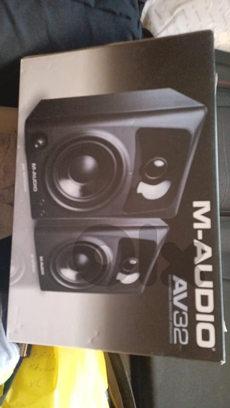 Traktor Kontrol S2MK3 DJ Controller - M-Audio AV32 - Magma Case