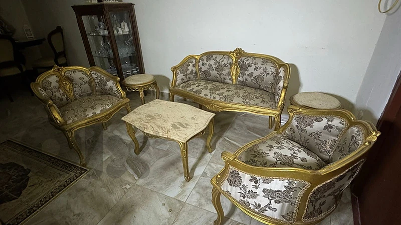 bundle 3 living rooms + dinning table and chairs + 2 consoles