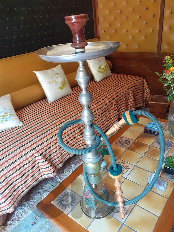 اركيلة نحاس قديمة، طولها ٦٥ سم
