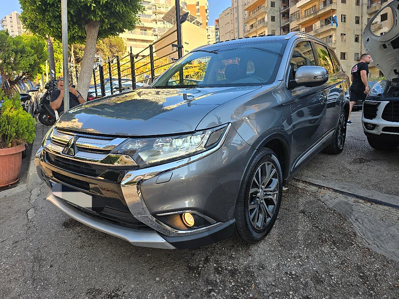 Mitsubishi Outlander 2016 v6 GLS 7 seats company source